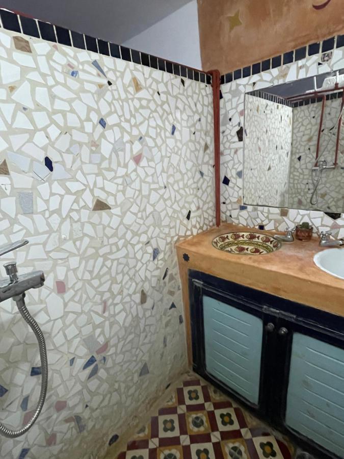 Dar El Pirata Hostel Asilah Bagian luar foto
